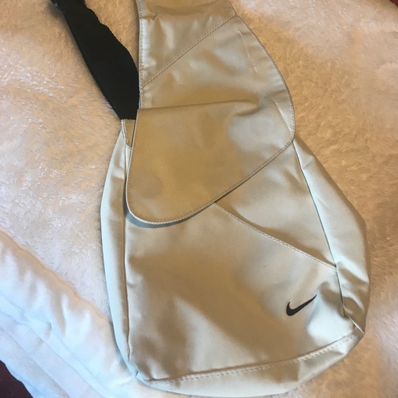 nike sling bag 2018